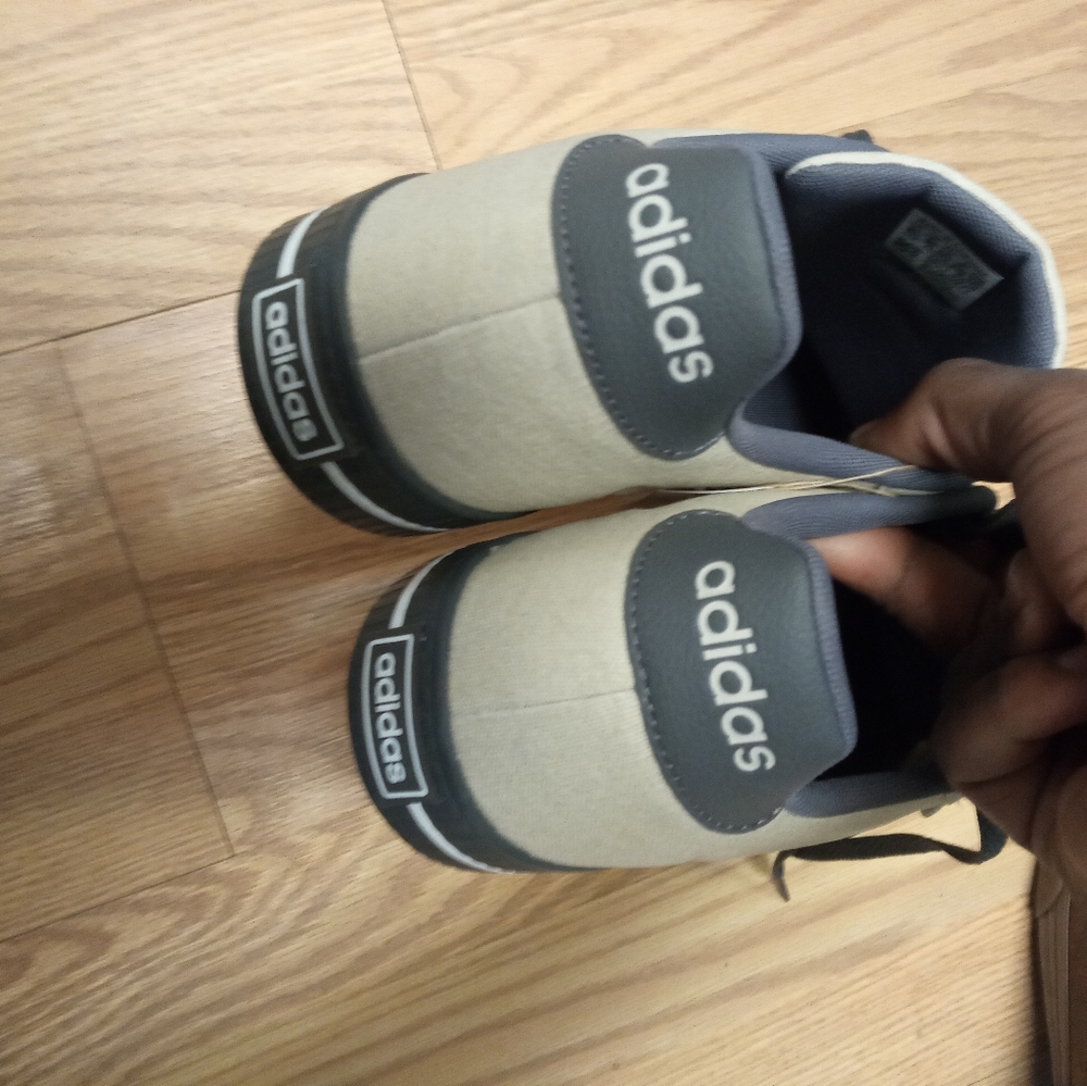 Adidas - Picture 2 of 5